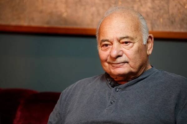 Zemřel herec Burt Young (†83): Švagr Rockyho „Paulie“! Navštívil i Prahu