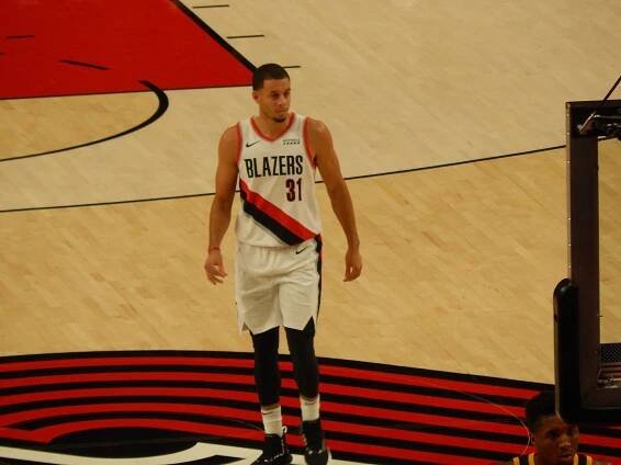 Soubor:Seth Curry Blazers.jpg