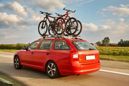 Cyklisté chybují, kolo na autě často převážejí špatně. Neriskujete také pokutu?