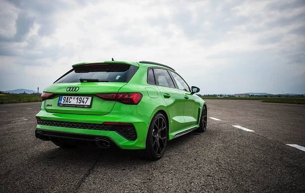 Nejnovější Audi RS 3 Sportback s pětiválcem s turbem je zelená šílenost za „rozumnou“ cenu