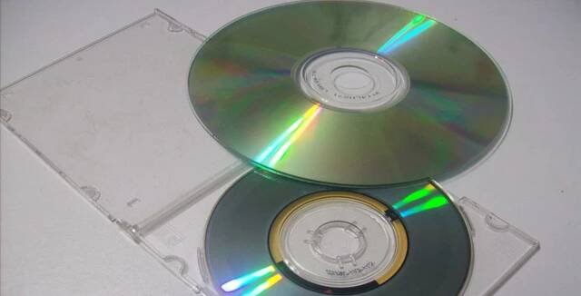 Velmi jednoduchý návod, jak využít obaly od CD