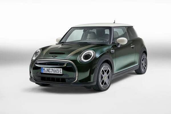 Green MINI Cooper SE Electric