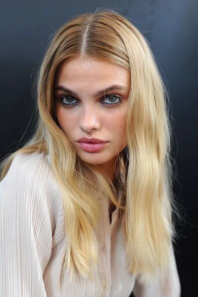 Lip liner hack—Stella Maxwell