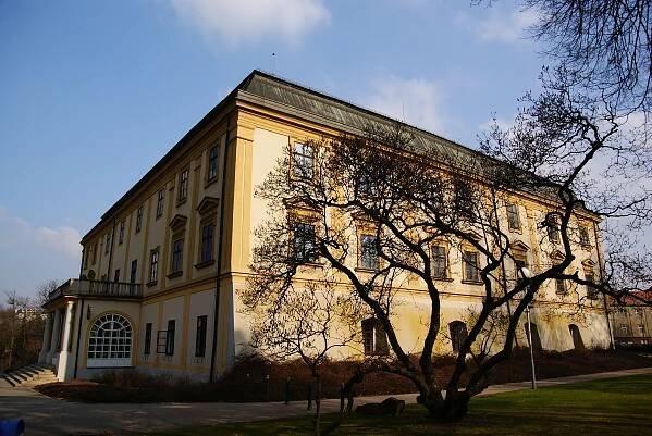 Zámecké kulturní léto pokračuje koncertem a projekcí filmu Den co den