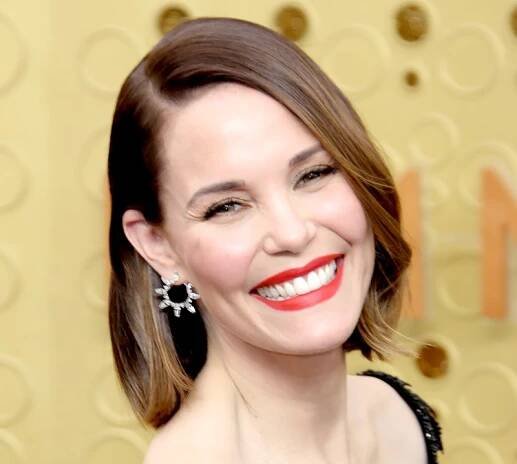 Leslie-Bibb-Emmys-2019-beauty