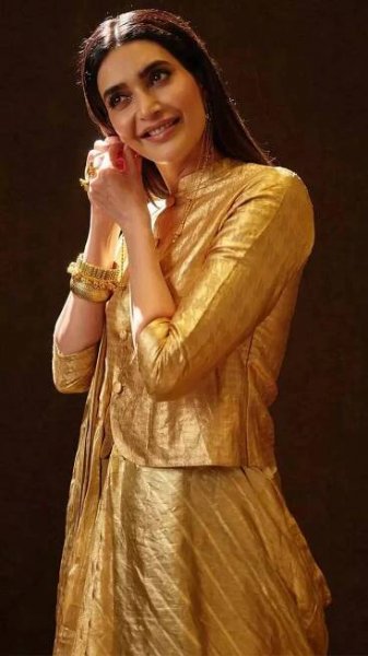 Karishma Tanna stuns in a breathtaking golden saree