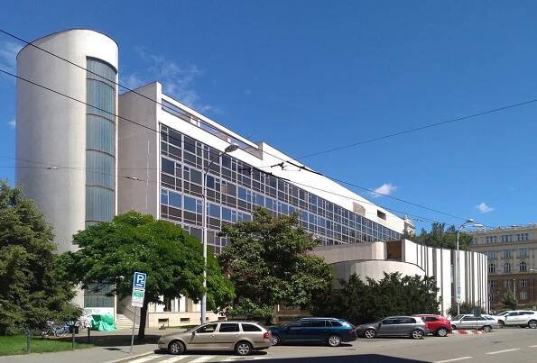 Bílý dům (dříve Administrativní budova městského výboru KSČ)