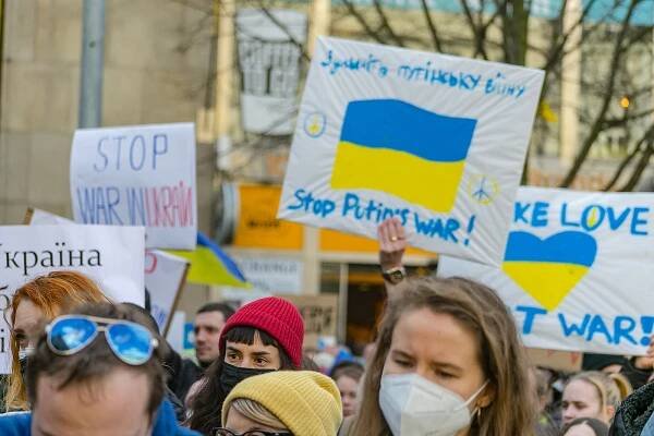 Desetitisíce lidí vyjádřily podporu Ukrajině. Vystoupil i ukrajinský velvyslanec