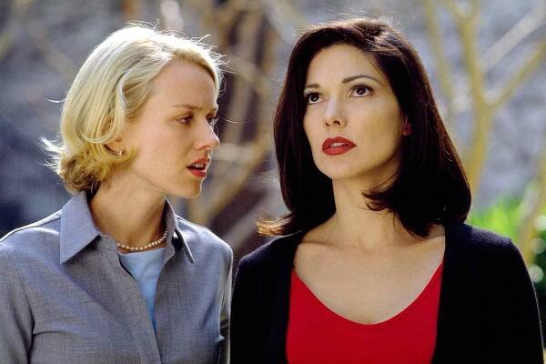 MULHOLLAND DRIVE, Naomi Watts, Laura Harring, 2001, (c) Universal/courtesy Everett Collection