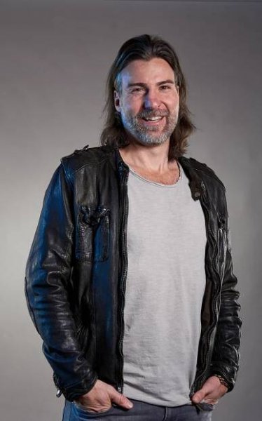 Selbstliebe statt Härte: Andreas Renz über den Weg zur emotionalen Heilung