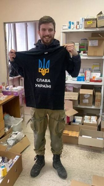Krvavá dovolená. Záchranář jezdí ve volnu pomáhat na frontu na Ukrajinu