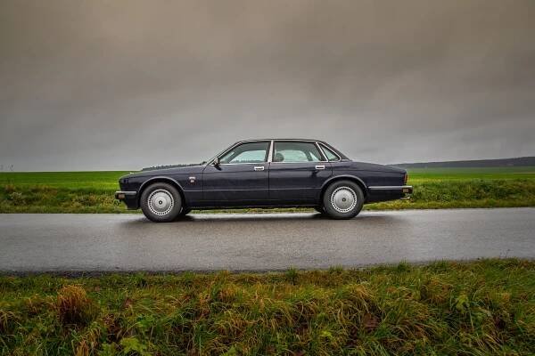 Měl být nejmodernějším autem své doby, Jaguar XJ40 však německou konkurenci nedohnal
