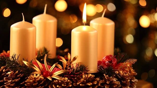 Adventní věnec podle tradice: Co která svíčka znamená a jak má správně vypadat?