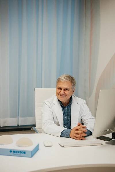 MUDr. PETER ONDREJKA – plastický chirurg Premier Clinic