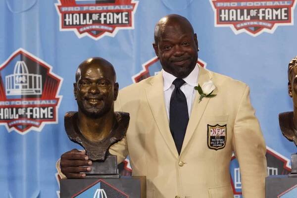 The Life And Career Of Emmitt Smith (Story)