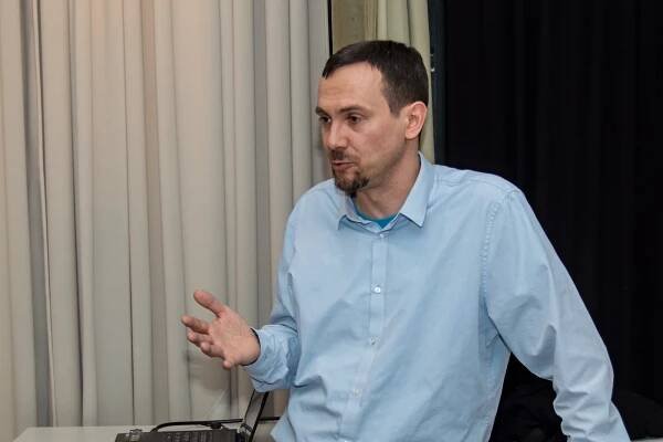 Obrazem: David Karásek mluvil o držení zbraní v průběhu věků