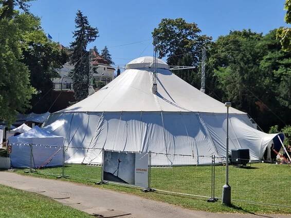 Mezinárodní festival Letní Letná přivítá v Praze špičky nového cirkusu i divadla