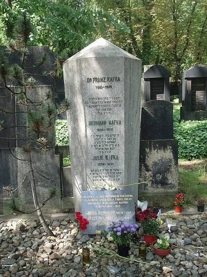 Soubor:Grave of Kafka.JPG – Wikipedie