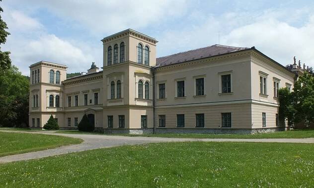 Čechy pod Kosířem: Muzeum kočárů, barokní zámek a naučná stezka na Velký Kosíř