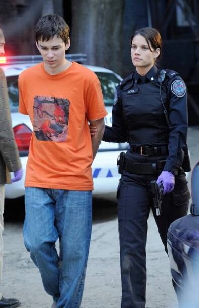 Rookie Blue - První den - Z filmu - Devon Bostick, Missy Peregrym