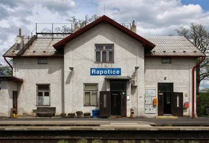 Železniční stanice Rapotice.