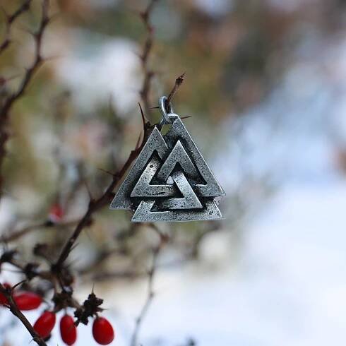 VALKNUT, vikinský přívěšek, zinek