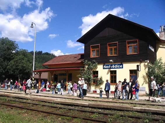 Historické vlaky potáhnou dieselová Bardotka a parní Skaličák