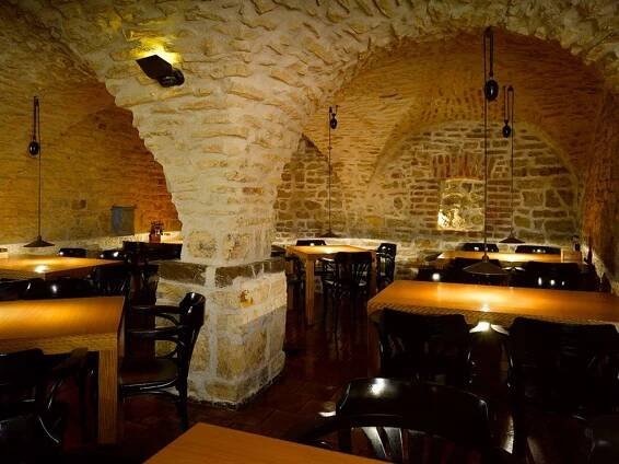 Restaurace Dutá hlava
