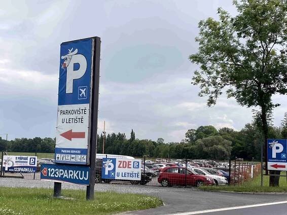 Parkování u letiště Leoše Janáčka Ostrava: kde je to možné a kolik stojí?