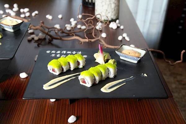 Co se podává k sushi? | Sakura restaurace Mělník