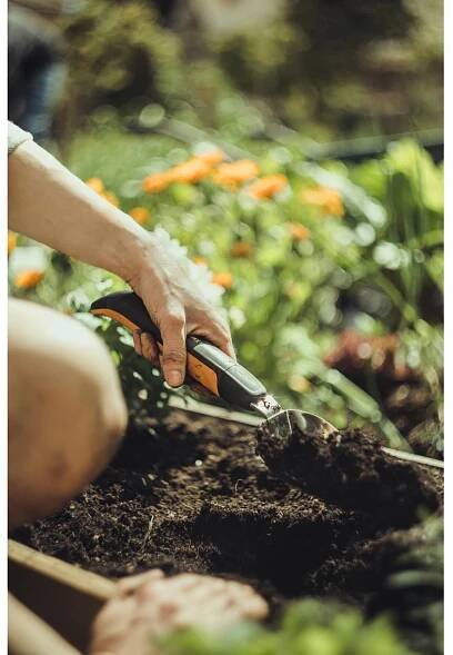 Fiskars Lopatka Xact