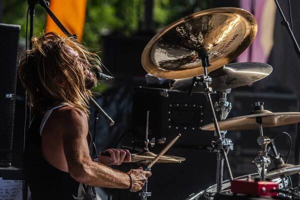 Náhlá smrt bubeníka Foo Fighters: Předávkoval se před koncertem?