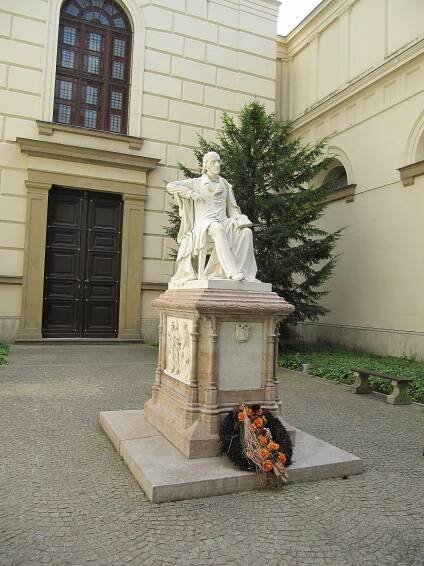 Pomník Františka Josefa z Ditrichštejna na nádvoří