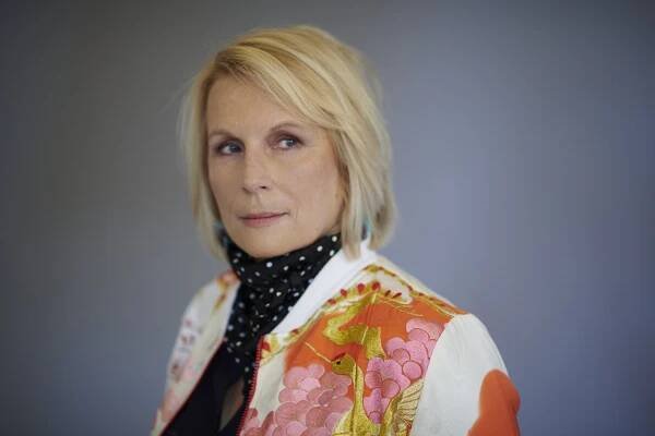 Cizinec - Promo - Jennifer Saunders