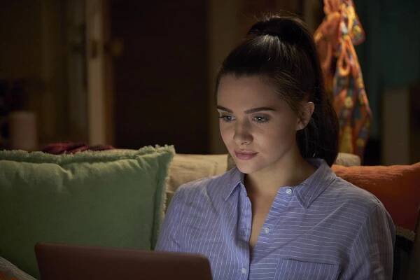 Troufalky - Rose Colored Glasses - Z filmu - Katie Stevens