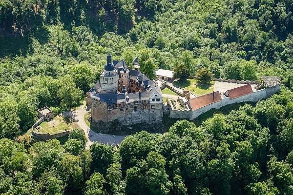 Burg Falkenstein, Nordseite, Luftaufnahme Sommer, Foto: W.Schmidt © Kulturstiftung Sachsen-Anhalt