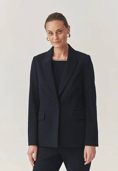 VLNĚNÝ BLAZER S KNOFLÍKOVÝM ZÁVĚSEM - SERMA