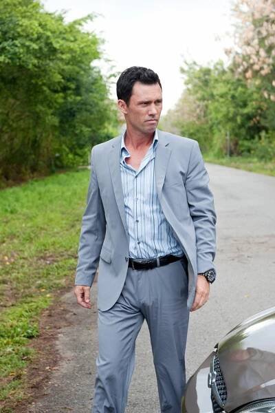 Status: Nežádoucí - Přátelé a nepřátelé - Z filmu - Jeffrey Donovan