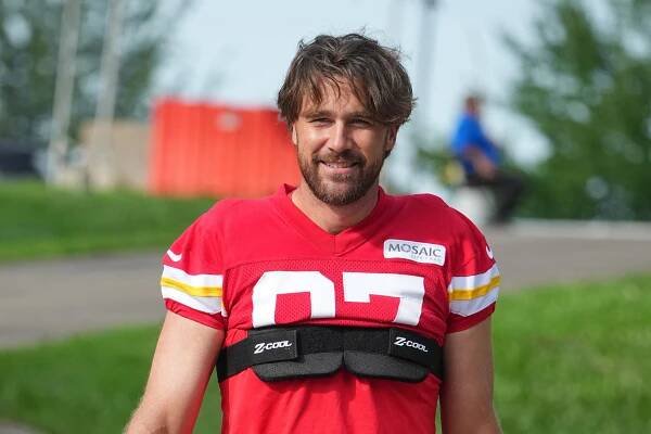Kansas City Chiefs tight end Travis Kelce (87) walks down the hill to the practice fields during training camp at Missouri Western State University. Mandatory 