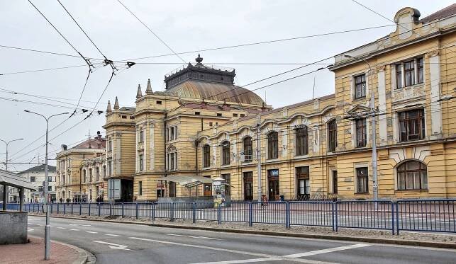 OBRAZEM: Na nádraží přibude obchodů i úředníků