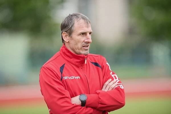 HFK vede místo Machaly Derco, ve hře je ale opět odchod do exotiky