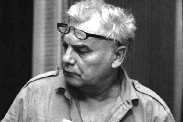 Petr Haničinec před rozhlasovým mikrofonem někdy v 60. letech | foto: Archivní a programové fondy Českého rozhlasu
