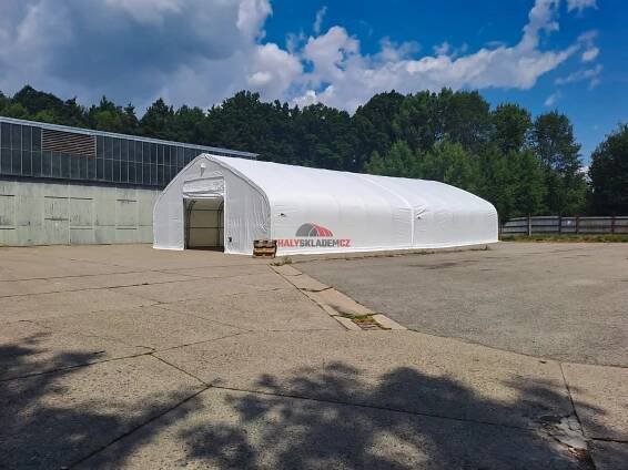 Plachtová hala šířka: 15,25 m, délka: 24,4 m, výška: 7,01 m, rozteč oblouků 2,44 m, PVC 900 g/m2 BÍLÁ | halyskladem.cz
