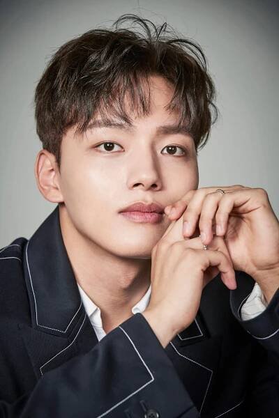 Filmy s tímto hercem Yeo Jin-goo - SWEET.TV