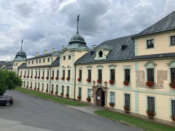 Zámek - Manětín - Architektonické památky - Hrady, zámky, tvrze, paláce - Plzeňský kraj - Manětín