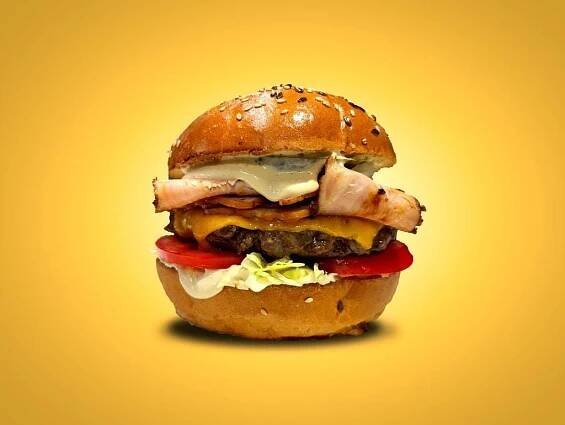Bouda Burgers OC Čtyři Dvory | Wolt | Delivery | České Budějovice