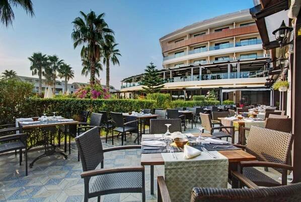 Tui Magic Life Jacaranda Hotel Side