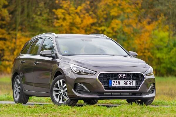 Hyundai za super cenu? Na model i30 se v návalu konkurence občas trochu zapomíná, ale mezi nejprodávanější auta ČR patří právem