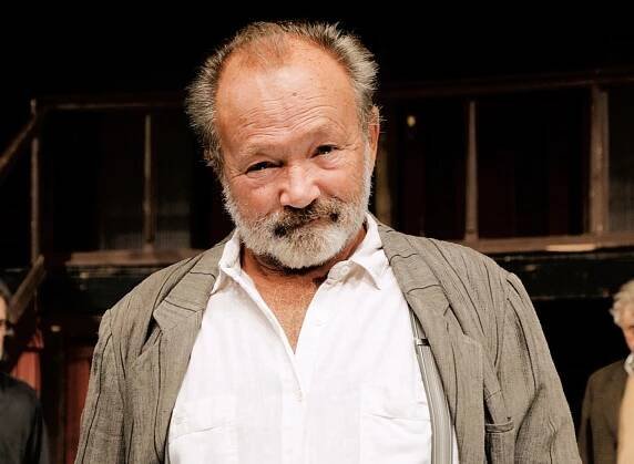 „Tak už nic neřeš, nepřepínej a hlavně po ničem nepátrej!“ Rudolf Hrušínský mladší slaví 75. narozeniny