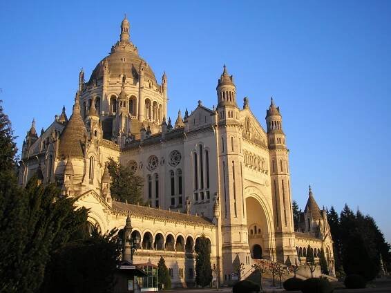 Soubor:FranceNormandieLisieuxBasilique.jpg – Wikipedie